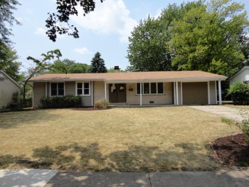 690 Coventry Ln., Crystal Lake, IL 60014