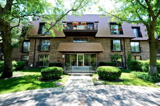 3950 Dundee Rd. #201, Northbrook, IL 60062
