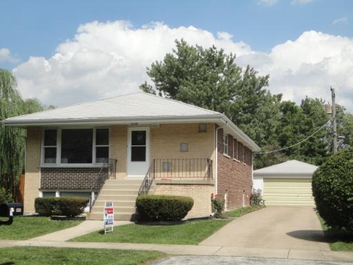 9405 S 69th Ct., Oak Lawn, IL 60453