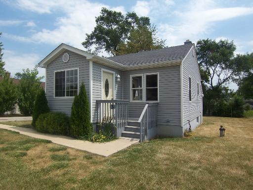 3 Hillcrest Rd., Cary, IL 60013