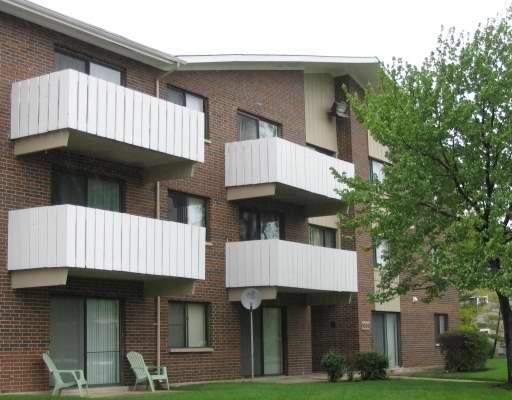 1000 Bayside Dr. #204, Palatine, IL 60074