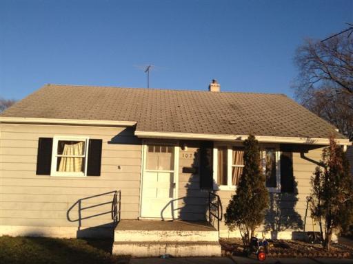 1028 Jackson St., Aurora, IL 60505