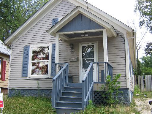 338 Rosewood Ave., Aurora, IL 60505