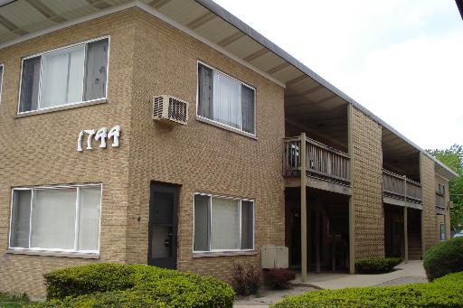 1744 Oakton Rd. #206, Des Plaines, IL 60018