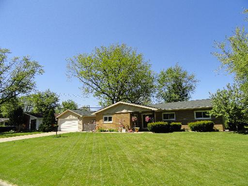1402 Sequoia Ln., Darien, IL 60561