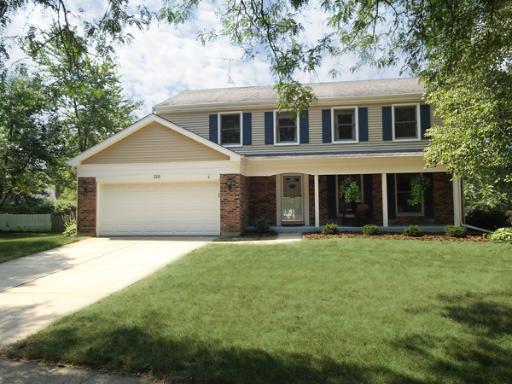 326 Eastland Ct., Naperville, IL 60565