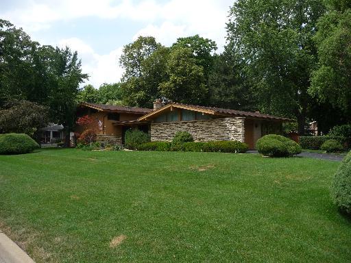 330 E Forest Ln., Palatine, IL 60067