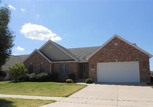 330 E Maplewood Dr., Sycamore, IL 60178