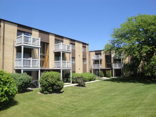15 Piper Ln. #202, Prospect Heights, IL 60070