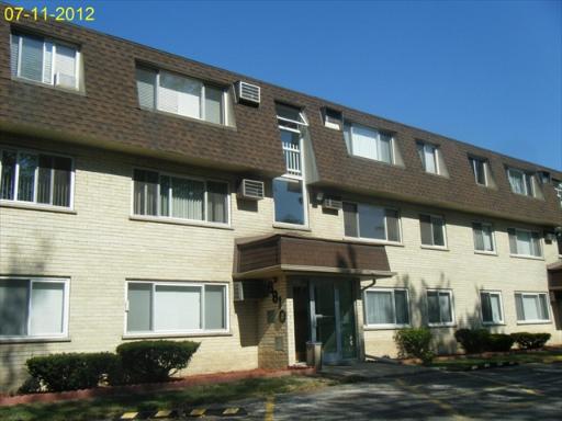 8810 Briar Ct. #2C, Des Plaines, IL 60016