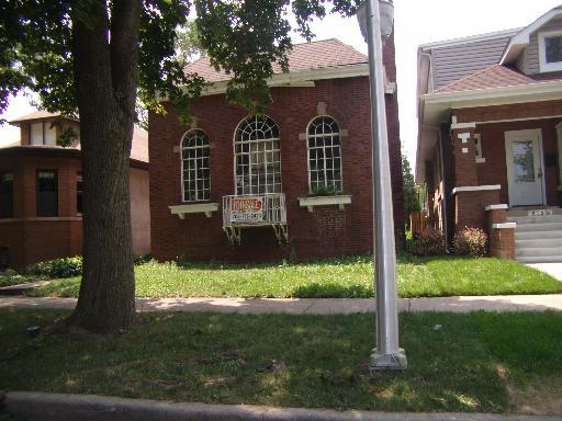 6130 N Maplewood Ave., Chicago, IL 60659