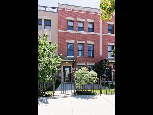 667 W Hobbie St., Chicago, IL 60610