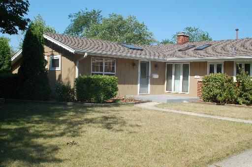 1702 Winchester Ln., Schaumburg, IL 60193