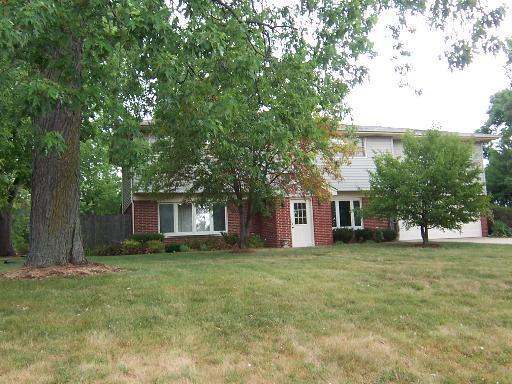 138 Hillcrest Ct., Barrington, IL 60010