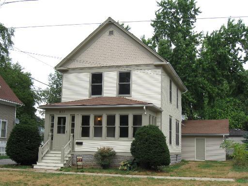 211 Chestnut St., Aurora, IL 60506
