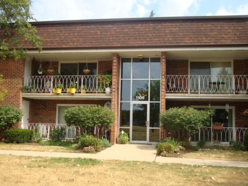 1108 Mercury Dr. #2D, Schaumburg, IL 60193