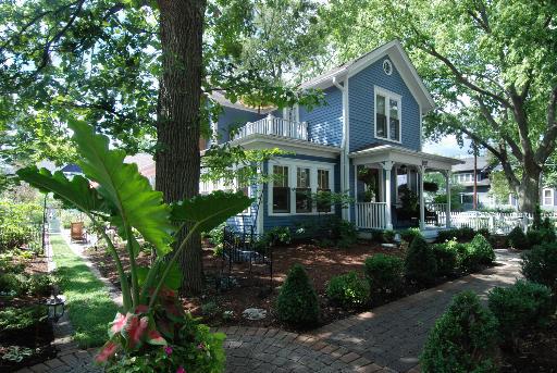 102 S Sixth St., Geneva, IL 60134