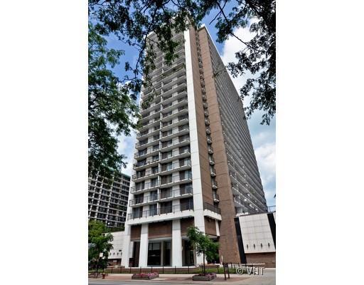 5855 N Sheridan Rd. #7J, Chicago, IL 60660