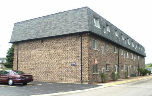 9415 Bay Colony Dr. #2E, Des Plaines, IL 60016