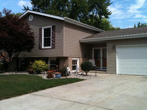 526 Maple Ln., Darien, IL 60561