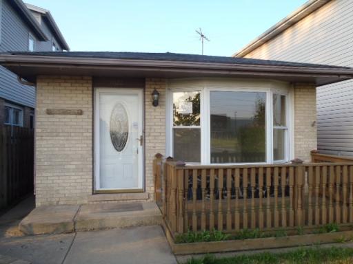 7027 W 71st St., Nottingham Park, IL 60638