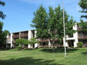 5027 Briartree Ln. #215, Burbank, IL 60459