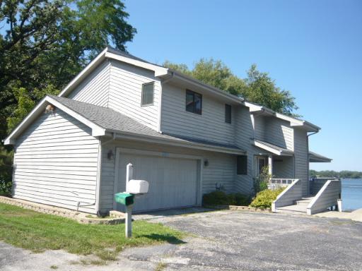 37 Oak Shores Dr., Mundelein, IL 60060