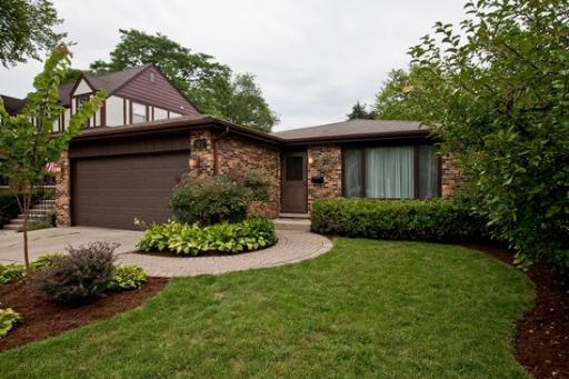 402 1/2 Hudson Ave., Clarendon Hills, IL 60514
