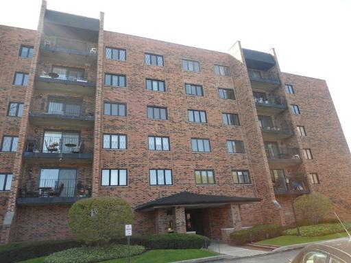 9377 Landings Ln. #208, Des Plaines, IL 60016