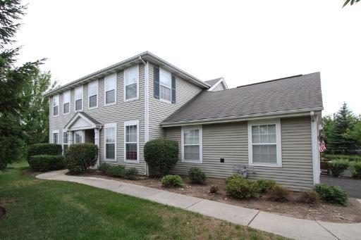 576 Springwood Ct., East Dundee, IL 60118