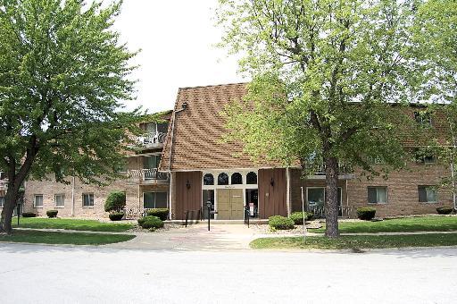 3240 N Manor Dr. #130, Lansing, IL 60438
