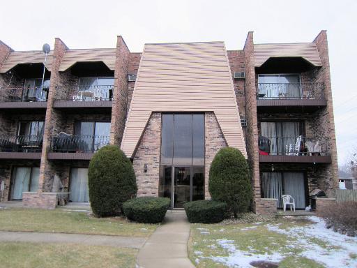 7318 Blackstone Ave. #15, Justice, IL 60458