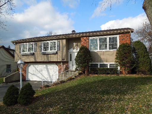 240 Robinson Ln., Westmont, IL 60559