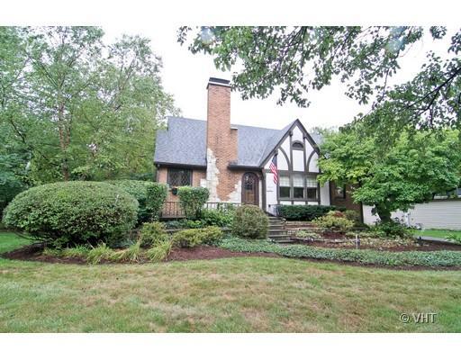 327 Geneva Rd., Glen Ellyn, IL 60137