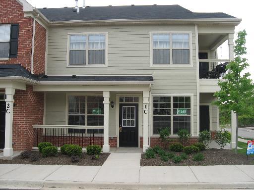 1038 Swift Rd. #1C, Glen Ellyn, IL 60137