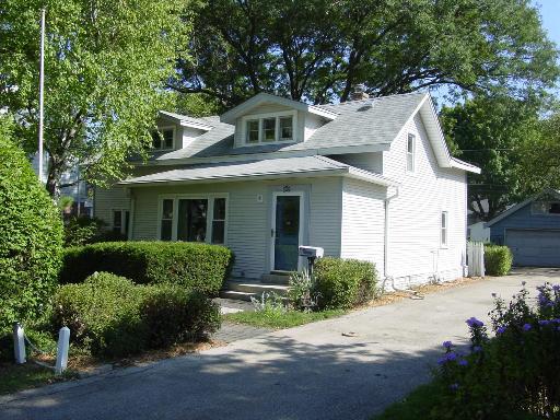 869 Greenview Ave., Des Plaines, IL 60016