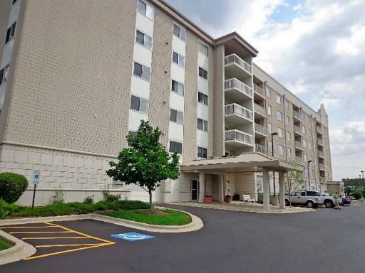 2020 Saint Regis Dr. #609, Lombard, IL 60148