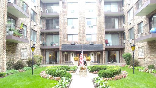 722 Graceland Ave. #216, Des Plaines, IL 60016