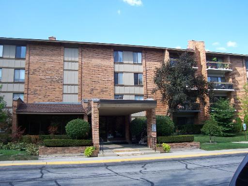 201 Lake Hinsdale Dr. #302, Willowbrook, IL 60527