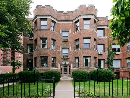 707 W Montrose Ave. #2E, Chicago, IL 60613