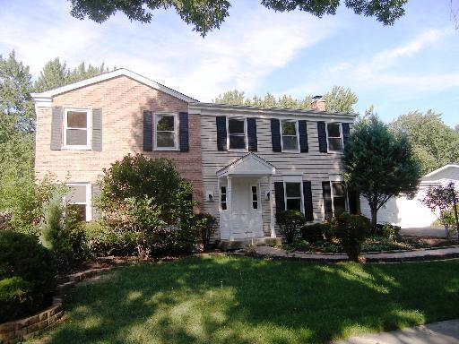 4112 Roslyn Rd., Downers Grove, IL 60515