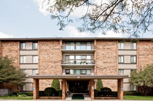 101 Lake Hinsdale Dr. #412, Willowbrook, IL 60527