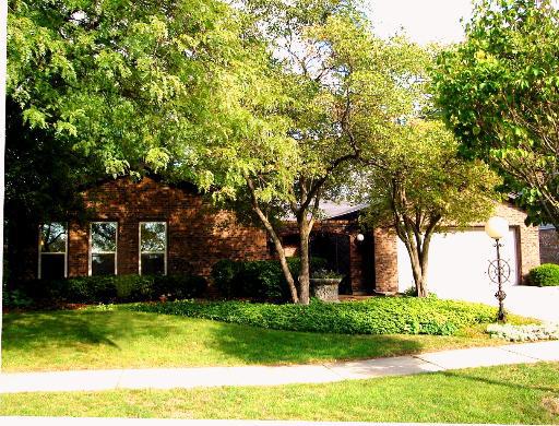 499 Greenbriar Rd., Glen Ellyn, IL 60137
