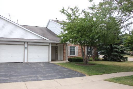 365 Woodview Cir. #B, Elgin, IL 60120