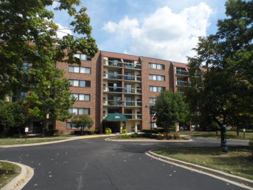 1800 Huntington Blvd. #215, Hoffman Estates, IL 60195