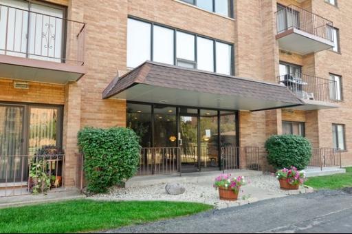 1777 Crystal Ln. #603, Mount Prospect, IL 60056