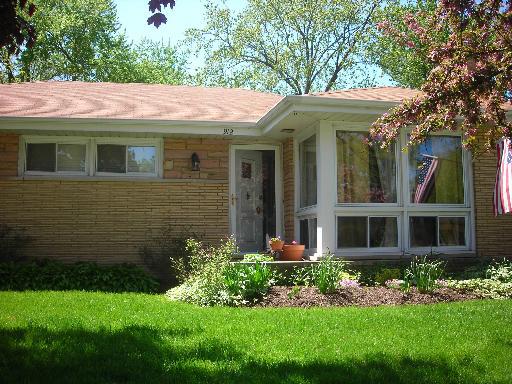 912 Warrington Rd., Deerfield, IL 60015