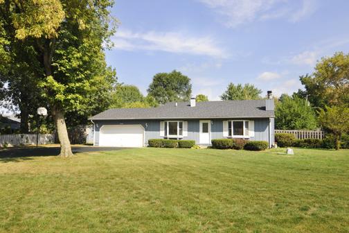 32W864 Albert Dr., East Dundee, IL 60118