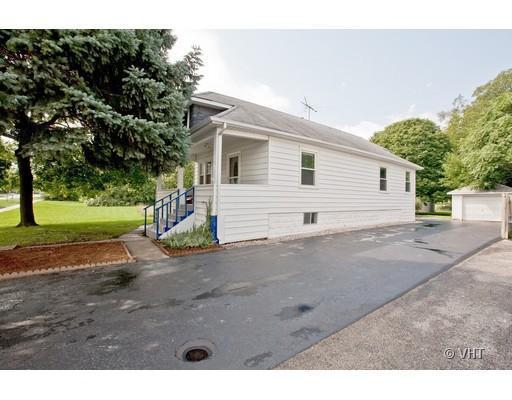 420 N Blackhawk Dr., Westmont, IL 60559