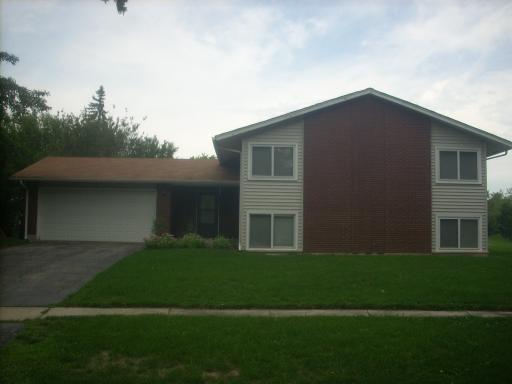 2 Westmoreland Ct., Woodridge, IL 60517